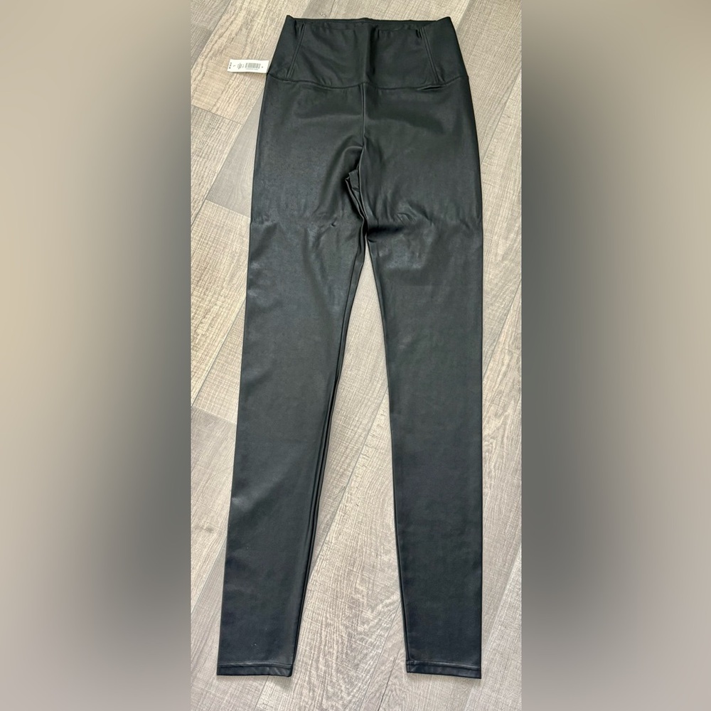 Black High-Waisted Leggings Aritzia Daria